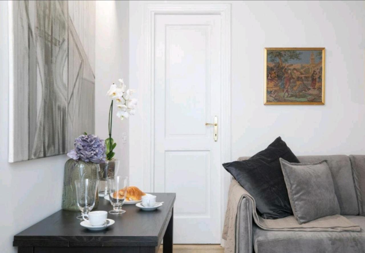 Spanish Modern Apartament ローマ エクステリア 写真